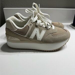 New Balance Women's Vanilla 574 Suede Platform Sneakers size 7.5